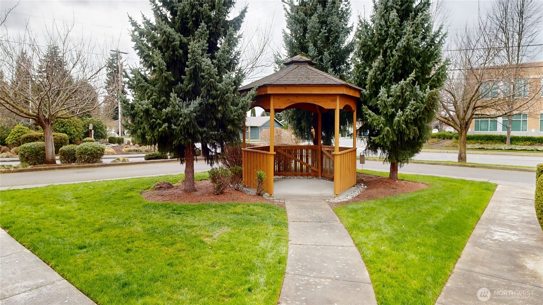 515 Neff Circle Burlington, WA 98233 - Photo 23 of 23 a front view of a house with garden