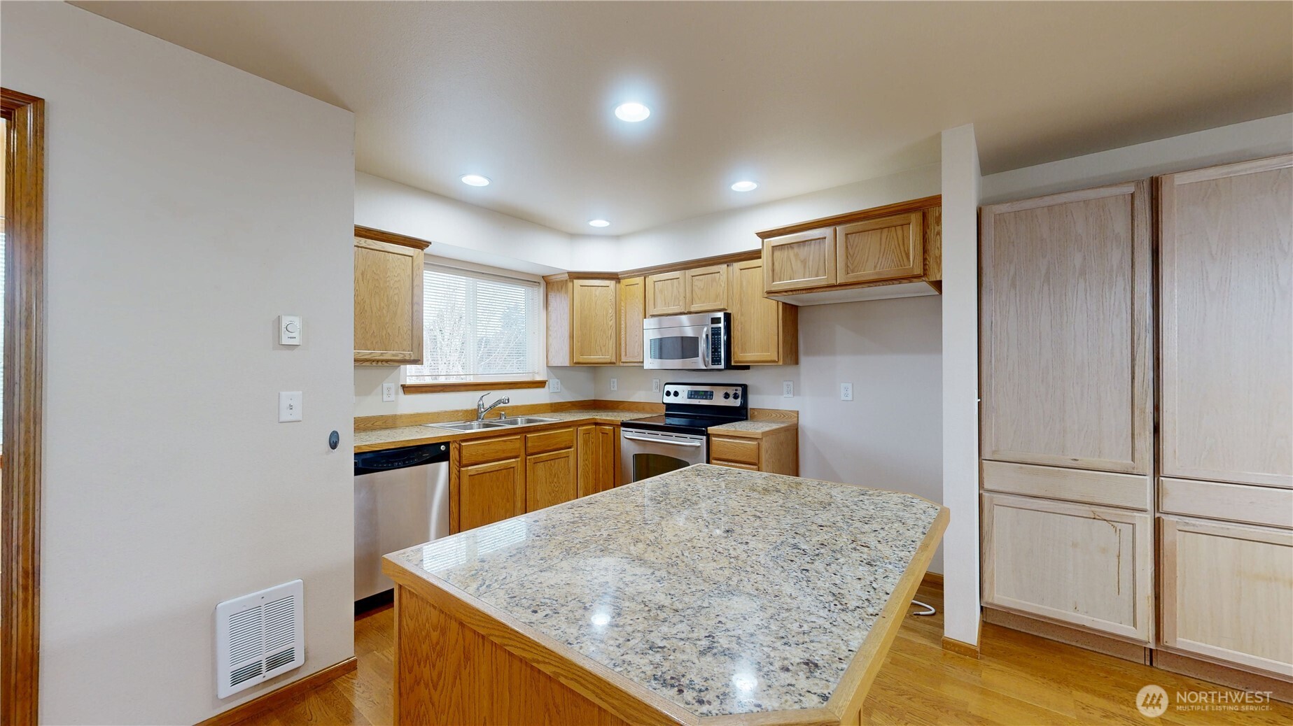 515 Neff Circle Burlington, WA 98233 - Photo 5 of 23 a kitchen with stainless steel appliances granite countertop a sink stove and refrigerator