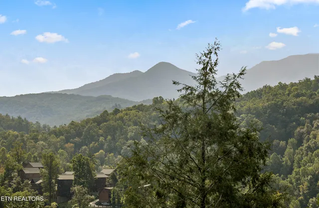 $1,300,000 | 820 Resort Way, Gatlinburg, TN 37738