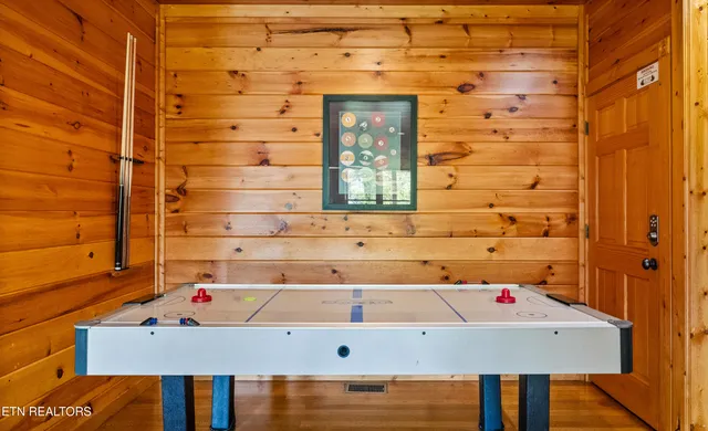 $1,300,000 | 820 Resort Way, Gatlinburg, TN 37738