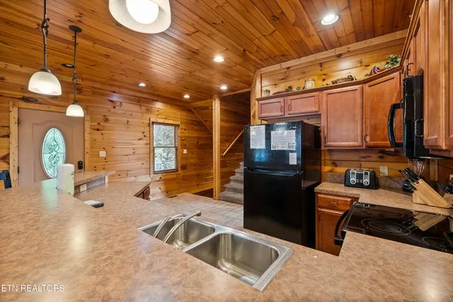 $1,300,000 | 820 Resort Way, Gatlinburg, TN 37738