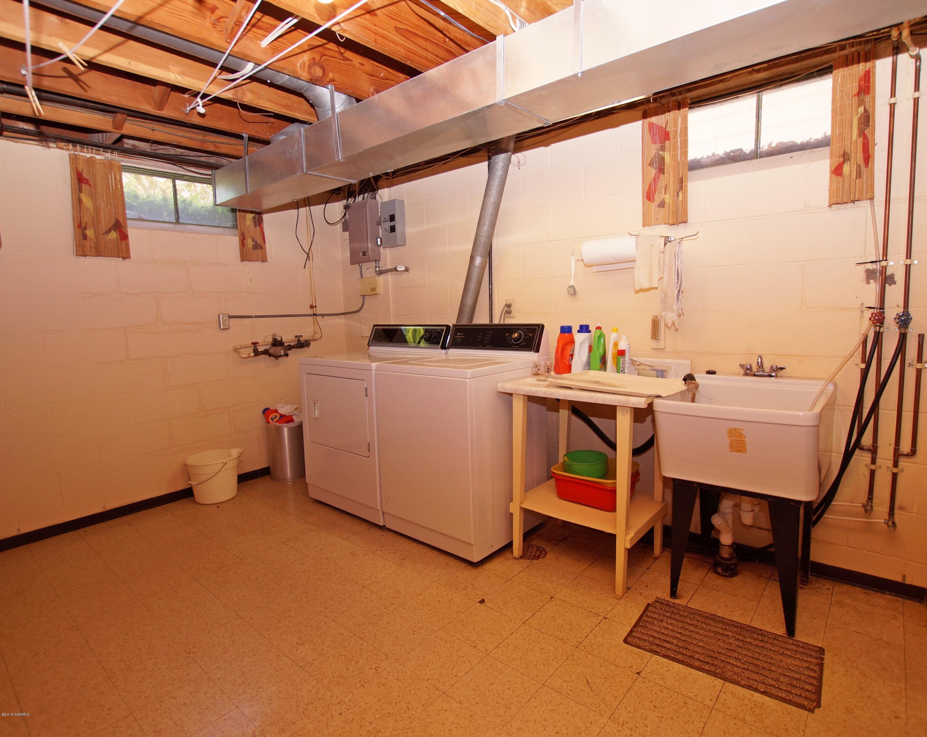 322 South Buys Road Muskegon, MI 49445 - Photo 11 of 11 Laundry