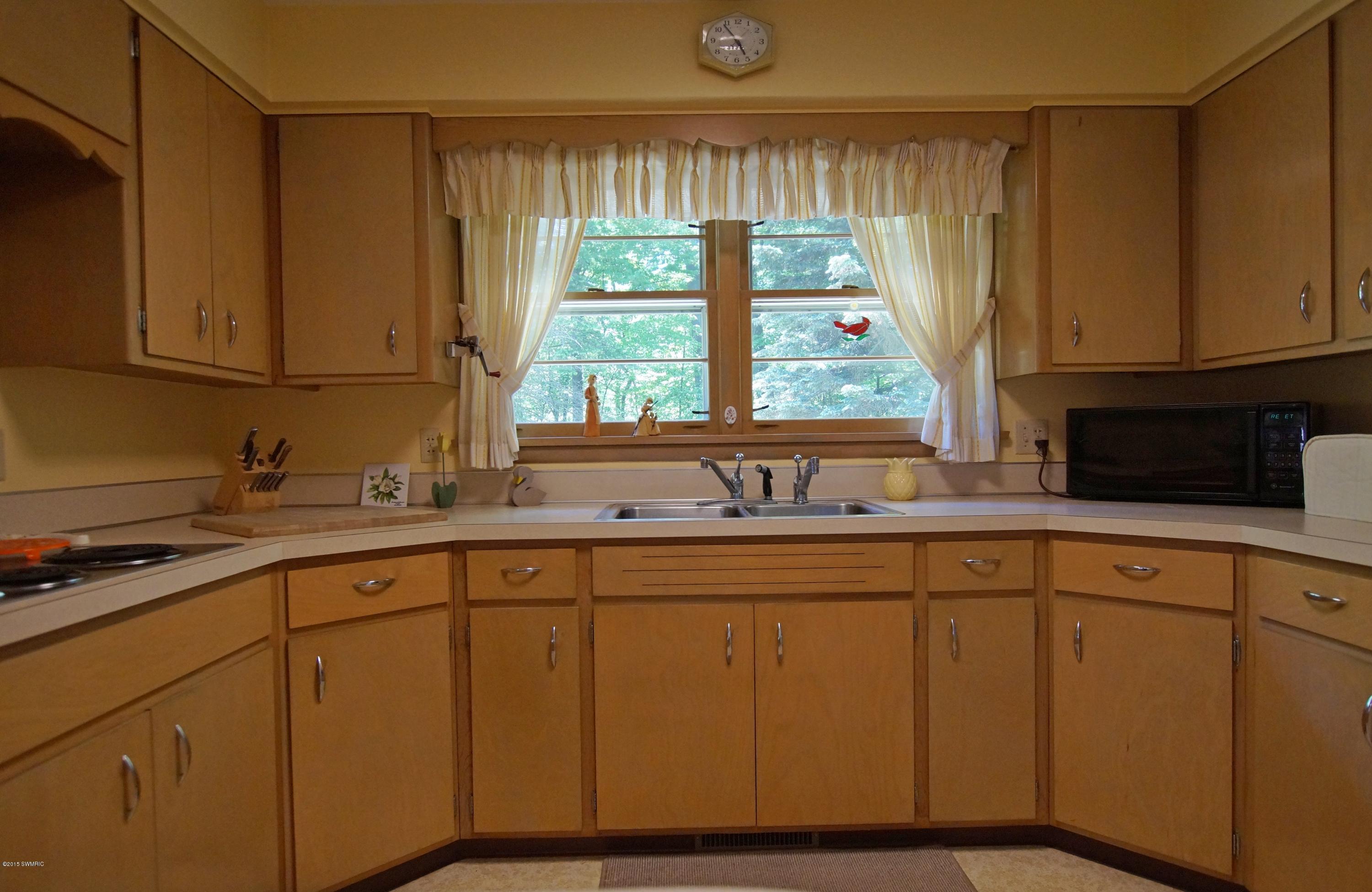 322 South Buys Road Muskegon, MI 49445 - Photo 5 of 11 kit