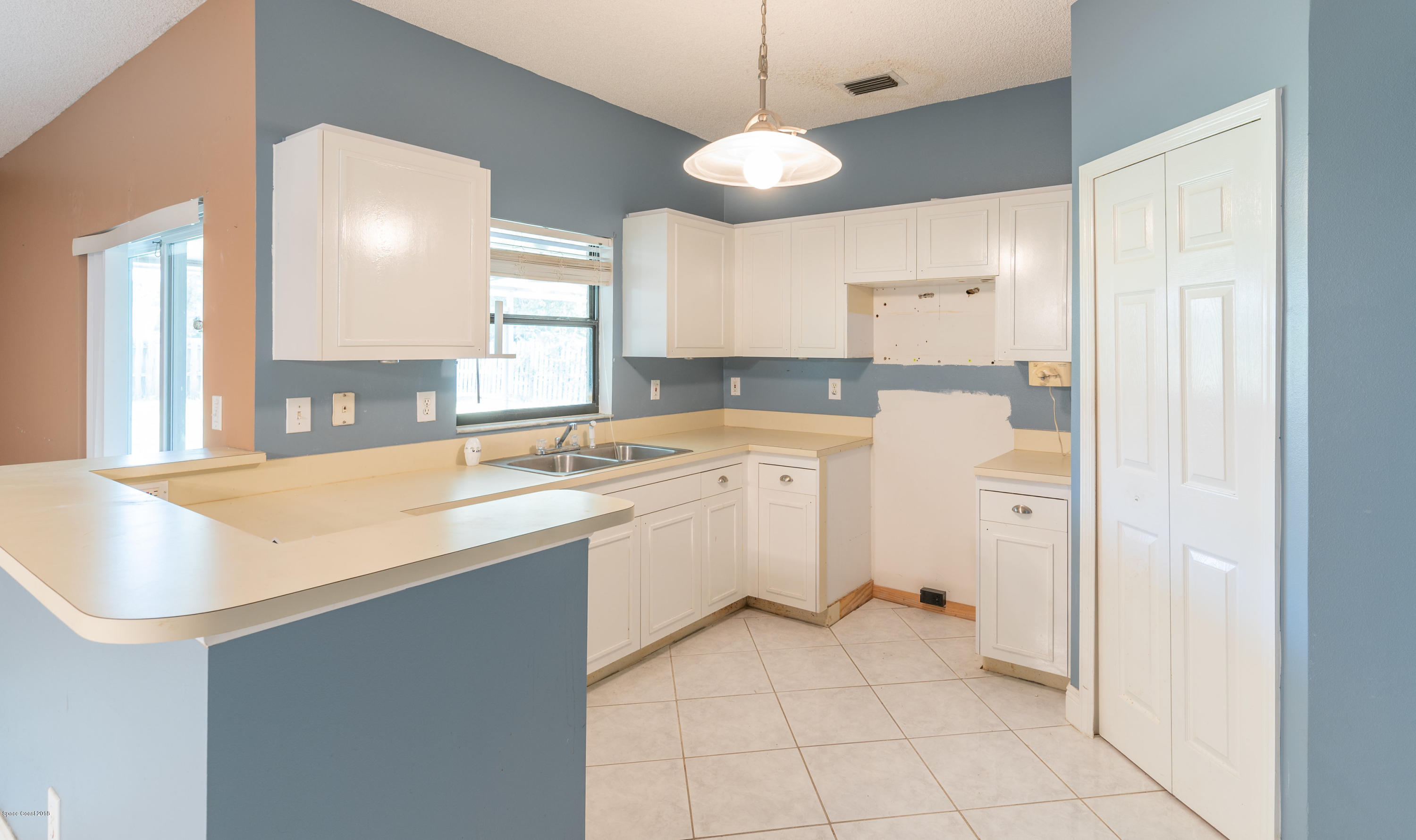 240 Crosspoint Street Southeast Palm Bay, FL 32909 - Photo 2 of 30 240CrosspointStreetSE(35of89)