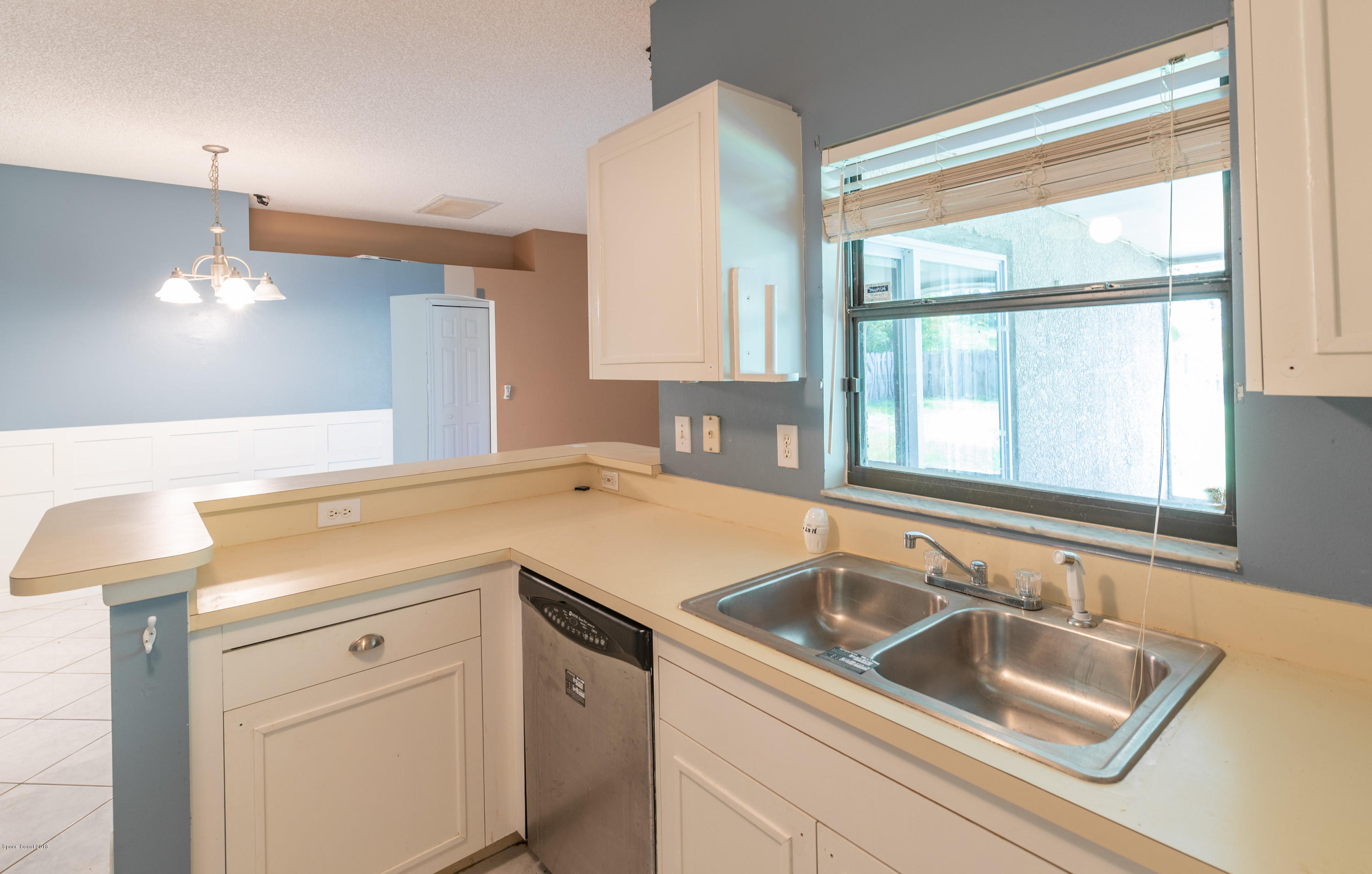 240 Crosspoint Street Southeast Palm Bay, FL 32909 - Photo 4 of 30 240CrosspointStreetSE(38of89)