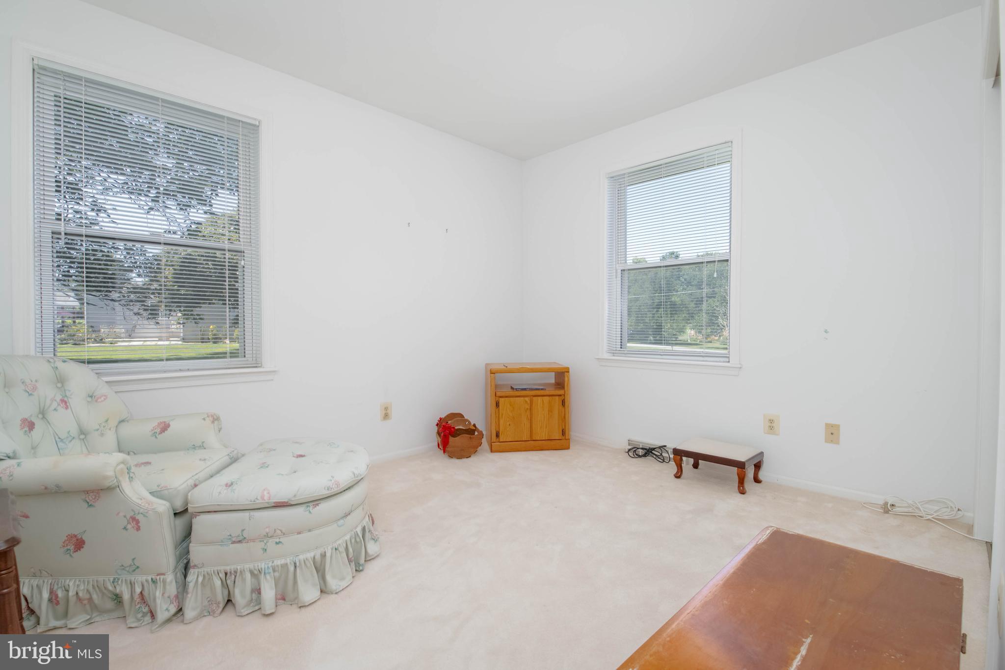 7399 New Cut Road Kingsville, MD 21087 - Photo 26 of 40 a room with a couch and a window