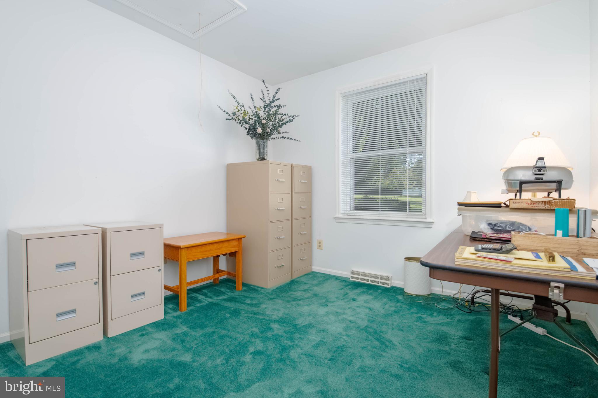 7399 New Cut Road Kingsville, MD 21087 - Photo 30 of 40 a living room with furniture