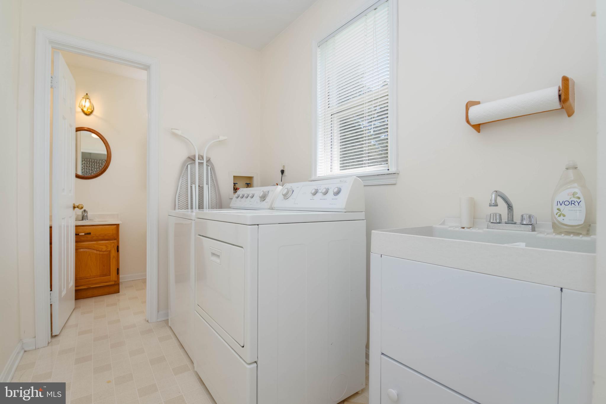 7399 New Cut Road Kingsville, MD 21087 - Photo 32 of 40 a utility room with sink dryer and washer