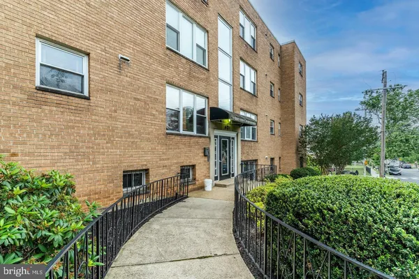 $2,400 | 401 Evarts Street Northeast, Unit 304, Washington, DC 20017