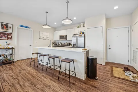 $4,600 | 1045 West Cornelia Avenue, Unit 503, Chicago, IL 60657
