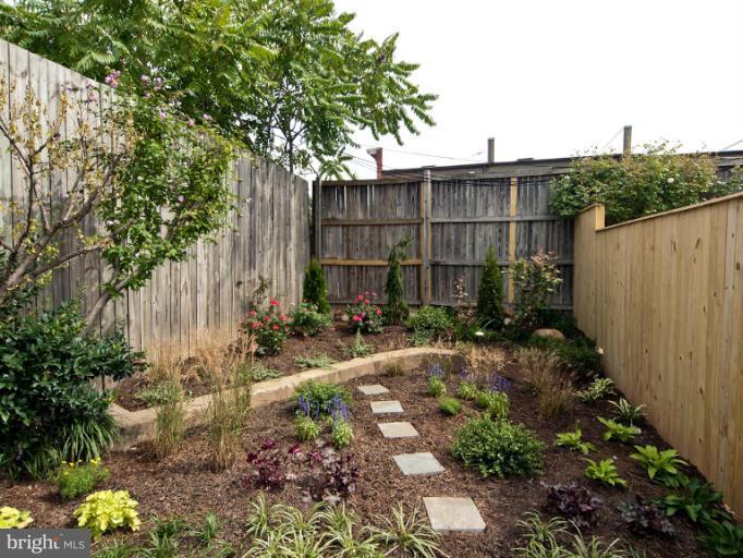 716 4th Street Southeast Washington, DC 20003 - Photo 21 of 30 Exterior (Rear)