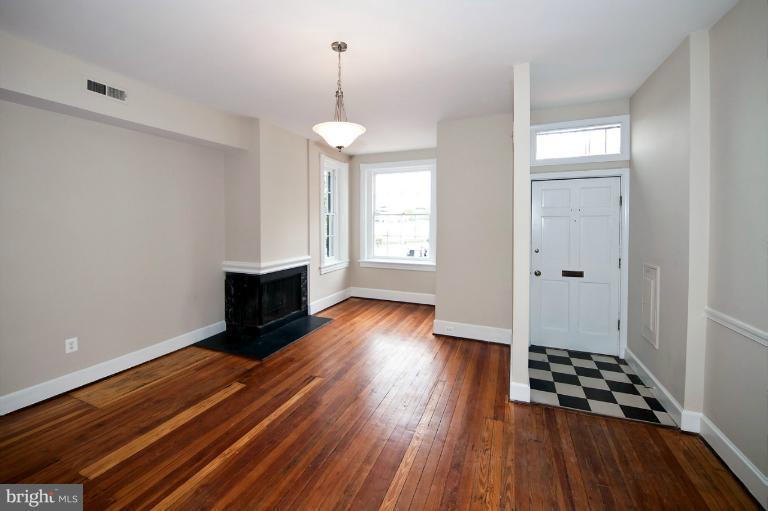 716 4th Street Southeast Washington, DC 20003 - Photo 24 of 30 Living Room