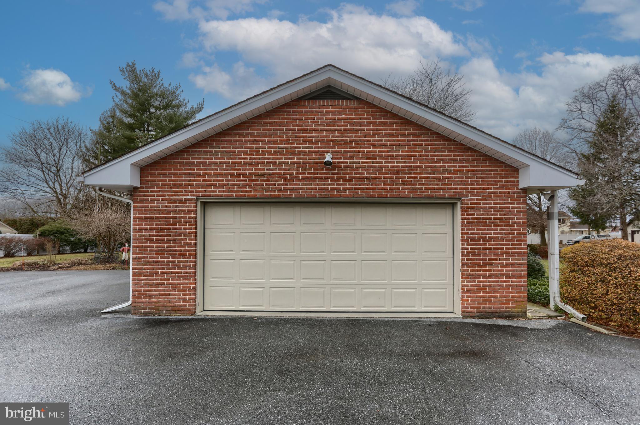 1660 Rita Lane Lebanon, PA 17042 - Photo 8 of 43 2 Car Oversized garage