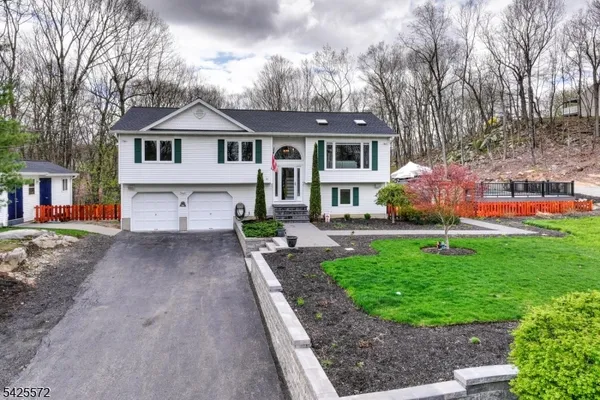 $579,000 | 61 Lakeside Drive Northwest, Vernon, NJ 07461