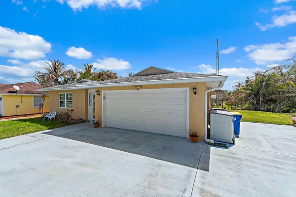 $499,900 | 7954 Southeast Carlton Street, Hobe Sound, FL 33455