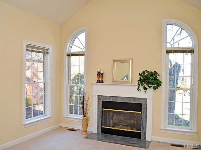 10013 Goodview Court Raleigh, NC 27613 - Photo 4 of 24 Living Room