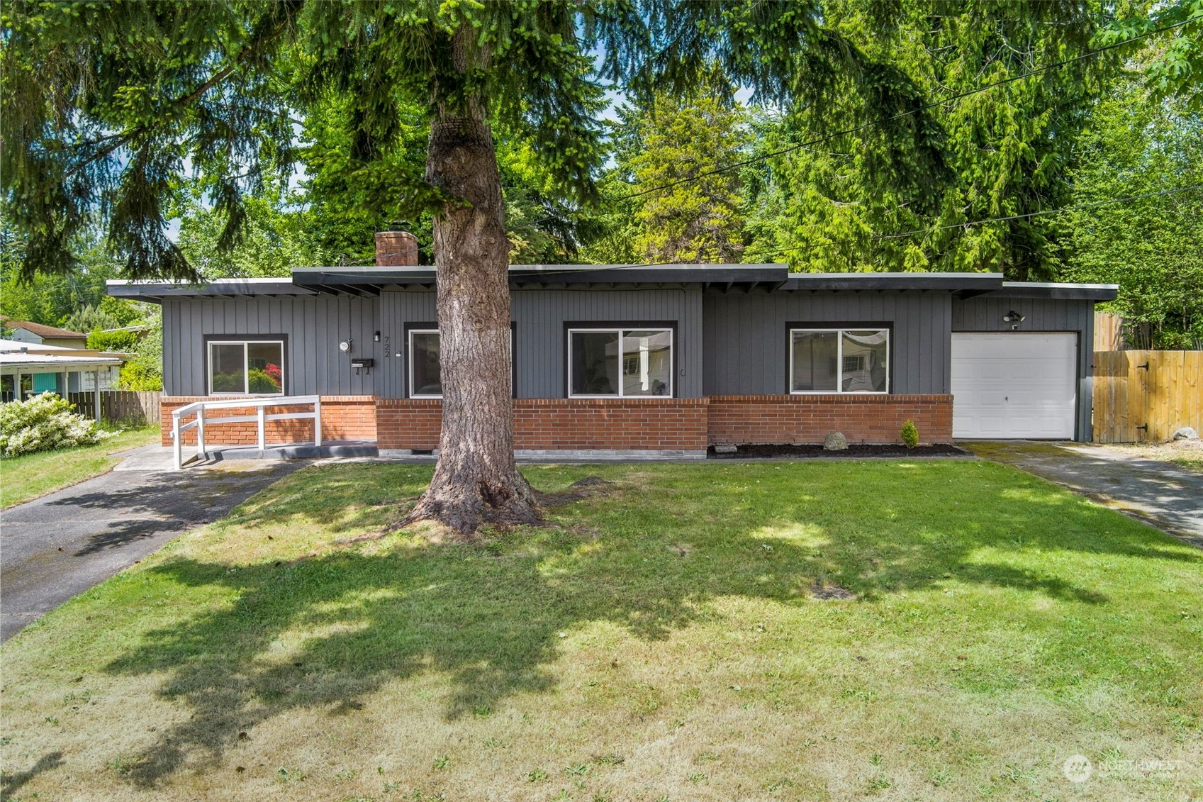 722 Pearl Street Bremerton, WA 98310 - Photo 1 of 25 Gallery Image 1
