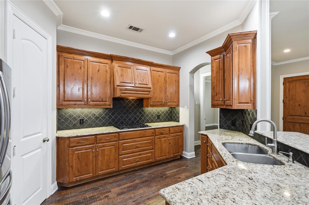 1408 Hampton Road Grapevine, TX 76051 - Photo 8 of 38 Gallery Image 8