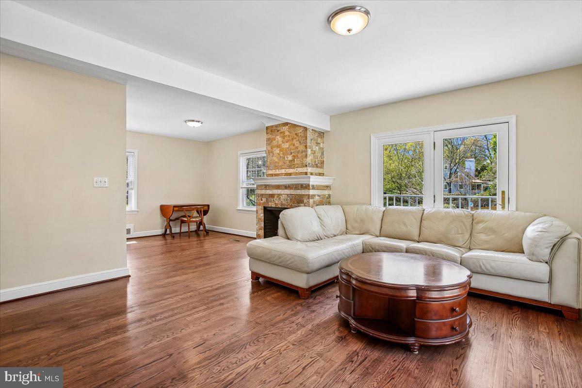 1305 Key Drive Alexandria, VA 22302 - Photo 16 of 64 a living room with furniture and a large window