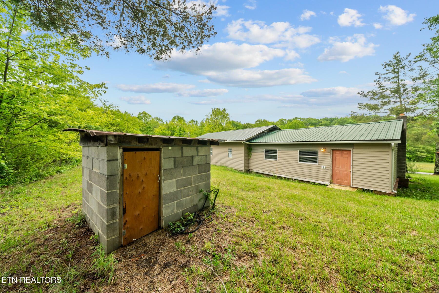 8466 Shut In Gap Road Spring City, TN 37381 - Photo 36 of 43 DSC05555
