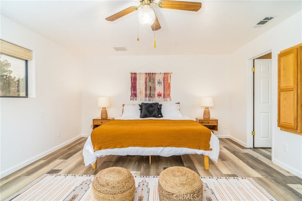 61191 Wilson Terrace Joshua Tree, CA 92252 - Photo 17 of 29 a bedroom with a bed and a window