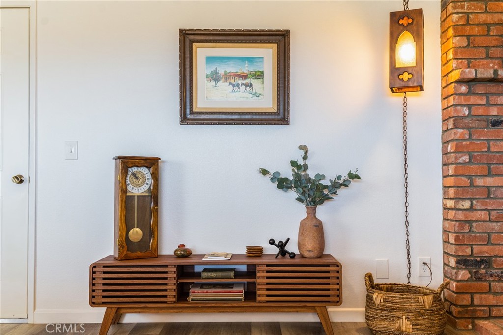 61191 Wilson Terrace Joshua Tree, CA 92252 - Photo 23 of 29 a vase of flowers sitting on a table
