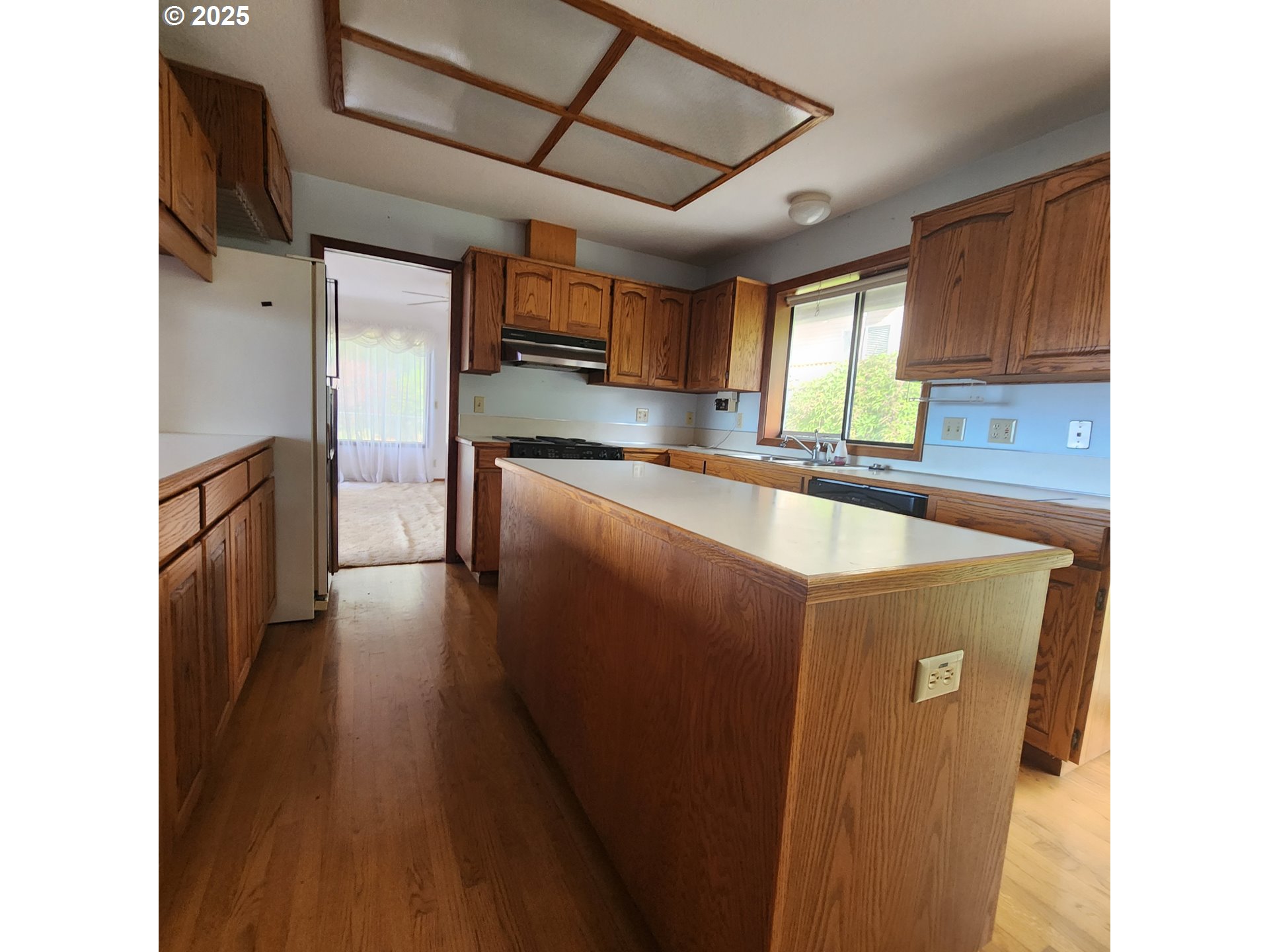 303 9th Street Garibaldi, OR 97118 - Photo 11 of 23