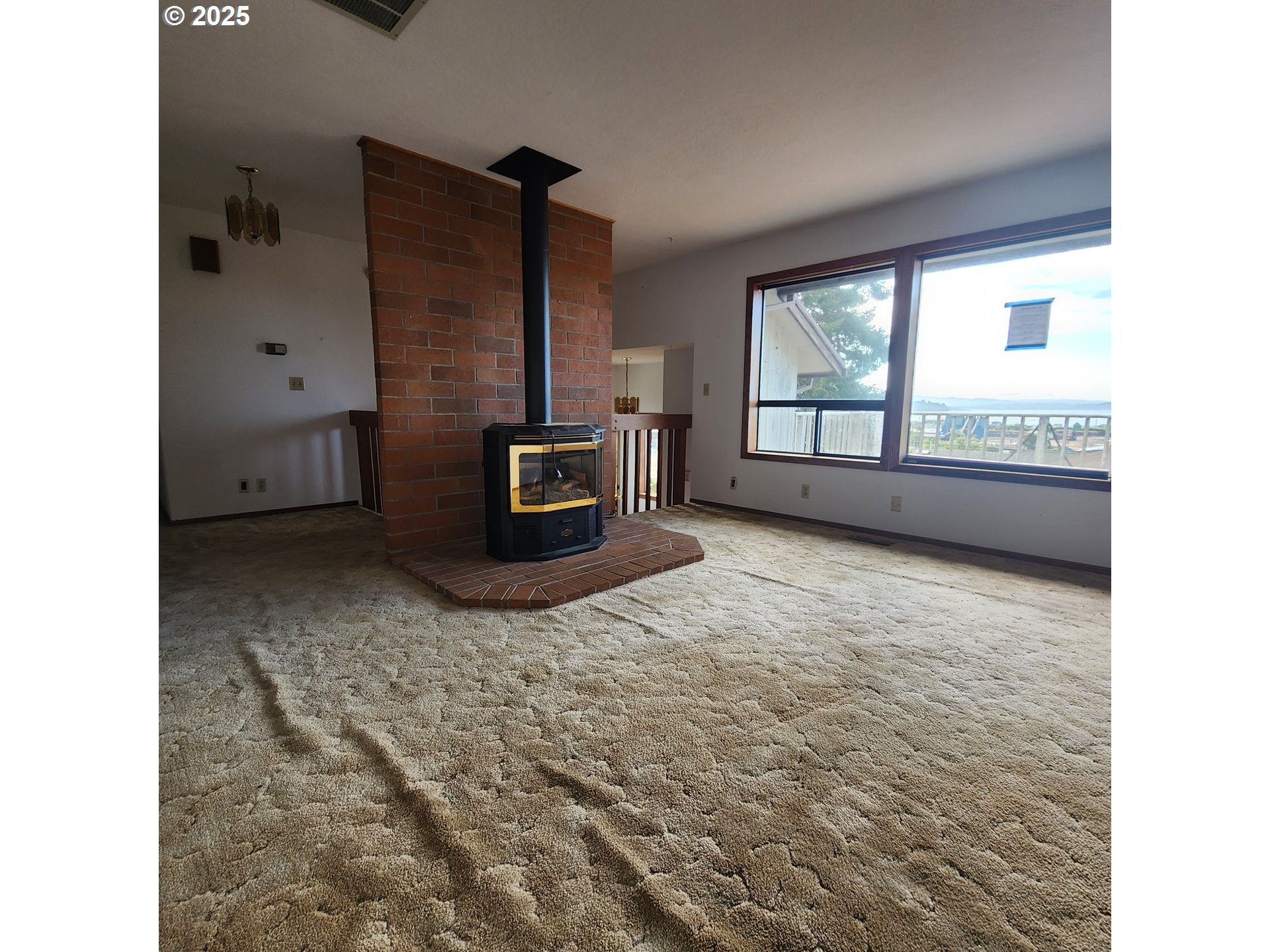 303 9th Street Garibaldi, OR 97118 - Photo 15 of 23