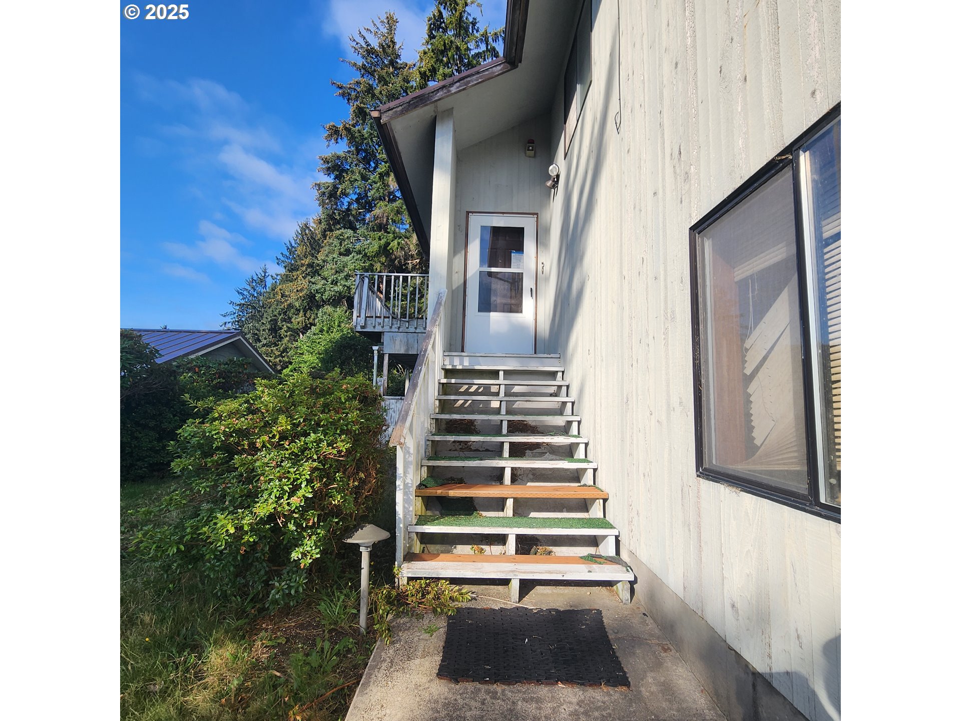 303 9th Street Garibaldi, OR 97118 - Photo 2 of 23