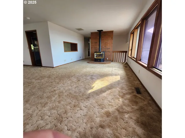 $377,250 | 303 9th Street, Garibaldi, OR 97118