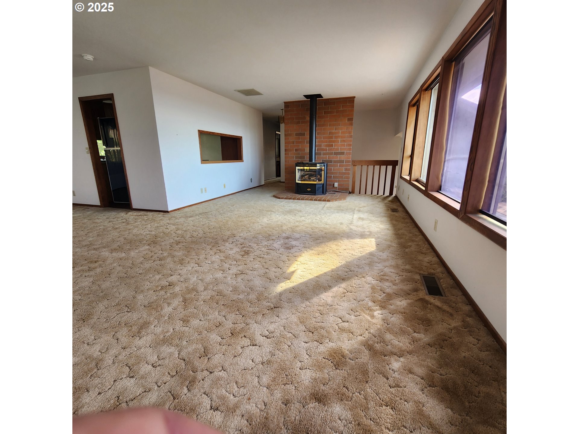 303 9th Street Garibaldi, OR 97118 - Photo 9 of 23