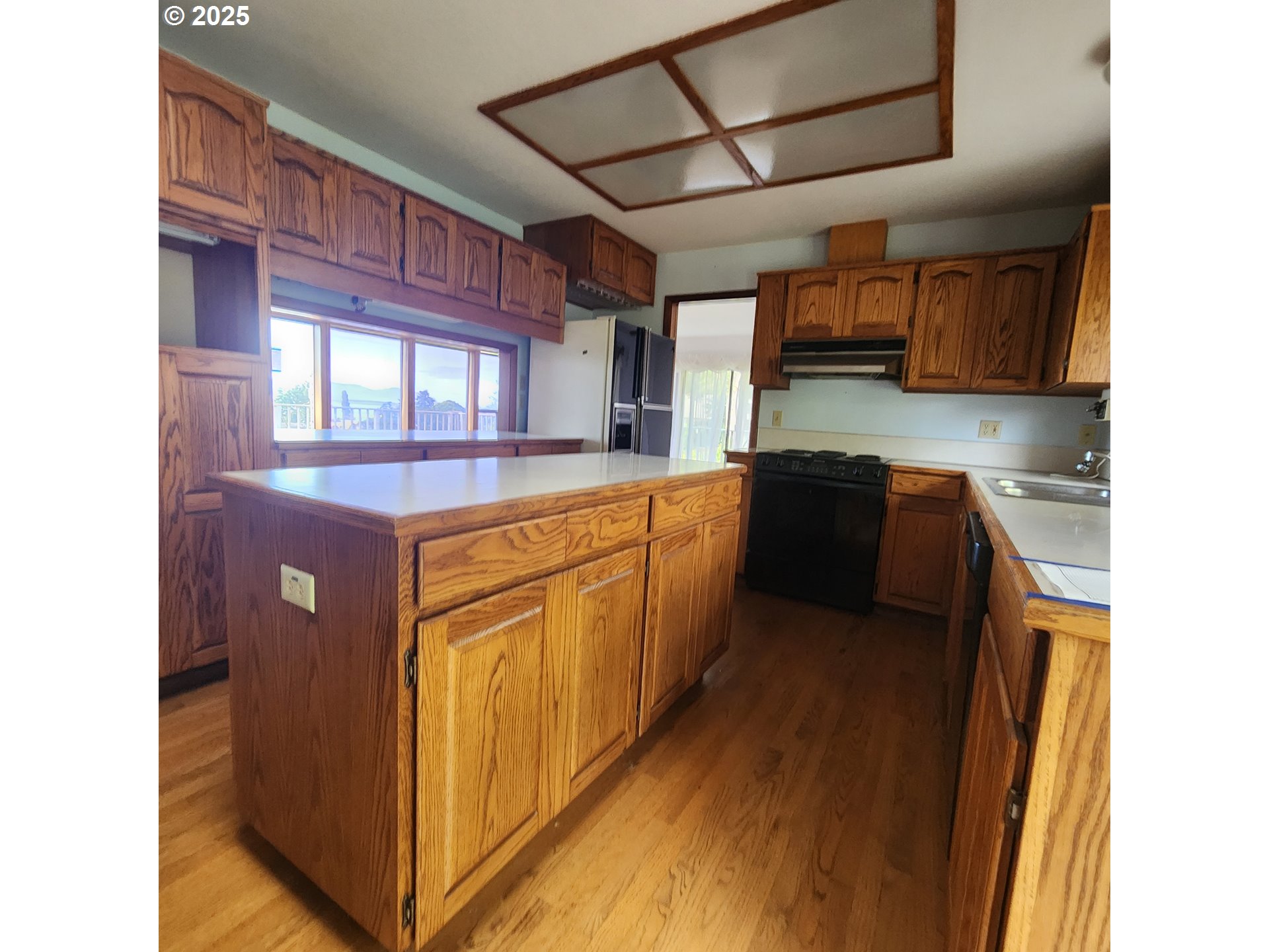 303 9th Street Garibaldi, OR 97118 - Photo 10 of 23