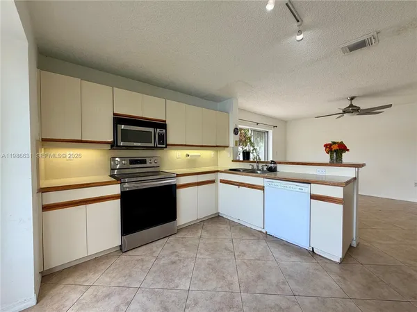 $3,900 | 12619 Northwest 11th Place, Sunrise, FL 33323