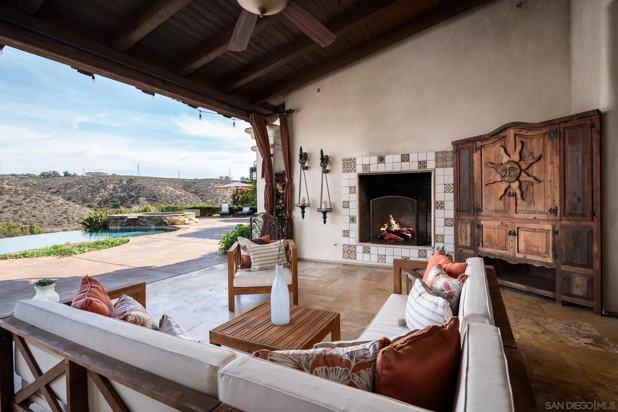 16531 Zumaque Street Rancho Santa Fe, CA 92067 - Photo 9 of 48 Gallery Image 9