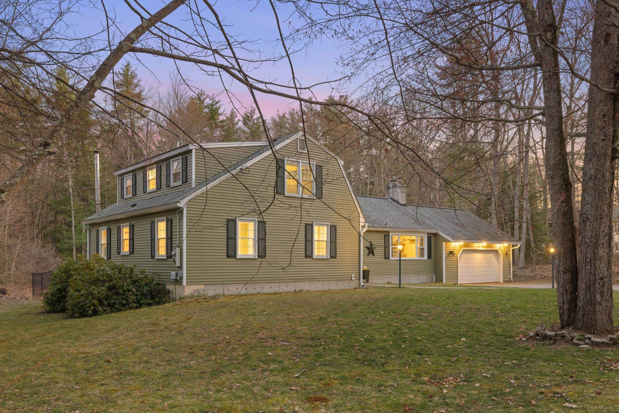 20 Appledor Road Bedford, NH 03110 - Photo 2 of 30