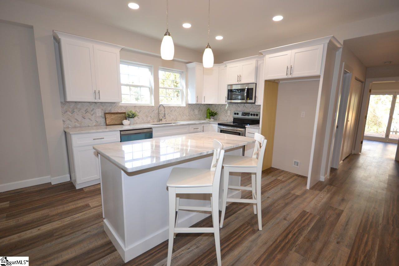 822 South Old Fairview Road Fountain Inn, SC 29644 - Photo 2 of 28