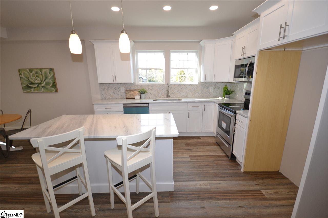 822 South Old Fairview Road Fountain Inn, SC 29644 - Photo 4 of 28