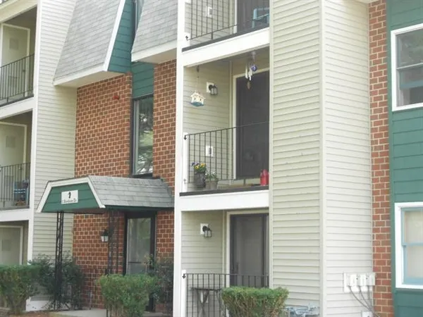 $1,700 | 4 Roedean Drive, Unit 205, Nashua, NH 03063
