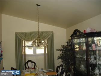 9118 Dale Road Philadelphia, PA 19115 - Photo 2 of 11 Gallery Image 2