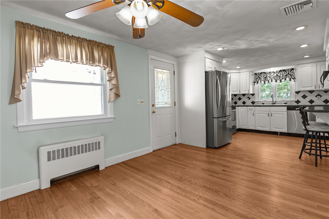 54 Frontier Road Warwick, RI 02889 - Photo 7 of 29