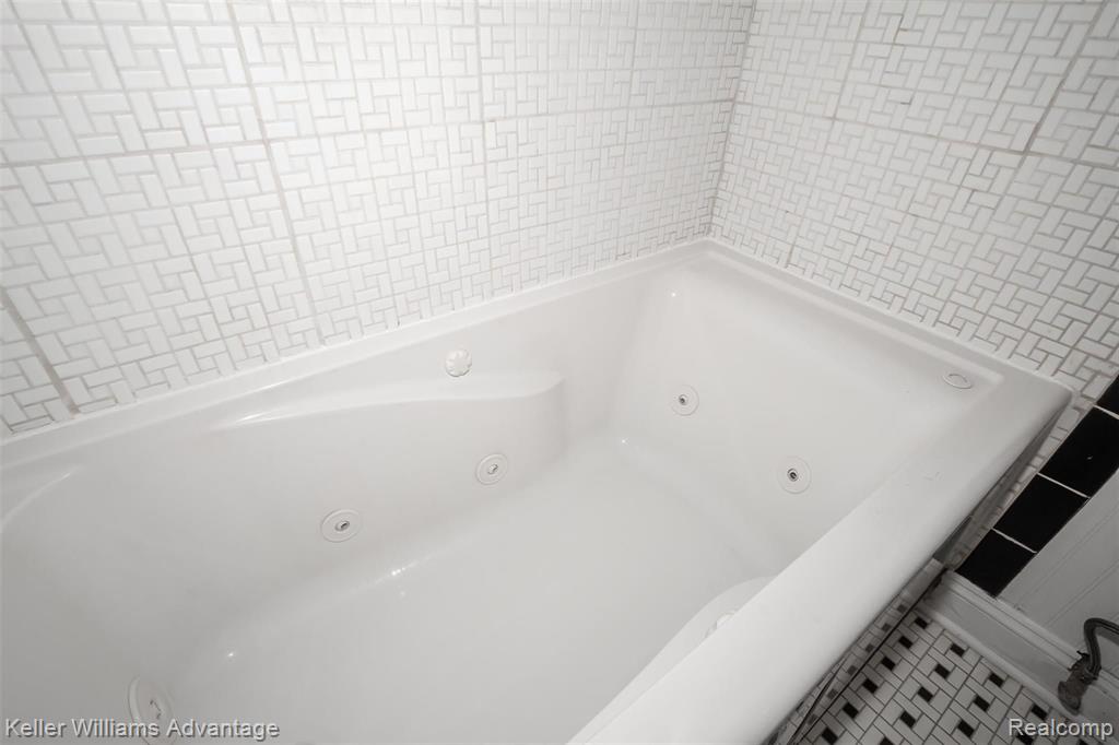 1429 North Pine Street Rochester Hills, MI 48307 - Photo 28 of 41