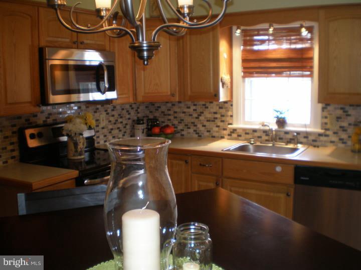 478 Thatcher Road Springfield, PA 19064 - Photo 11 of 25 Kitchen