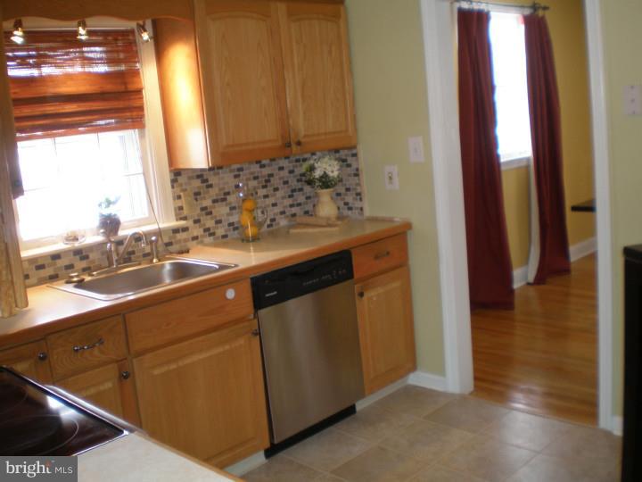478 Thatcher Road Springfield, PA 19064 - Photo 13 of 25 Kitchen