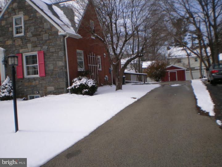 478 Thatcher Road Springfield, PA 19064 - Photo 3 of 25 Driveway