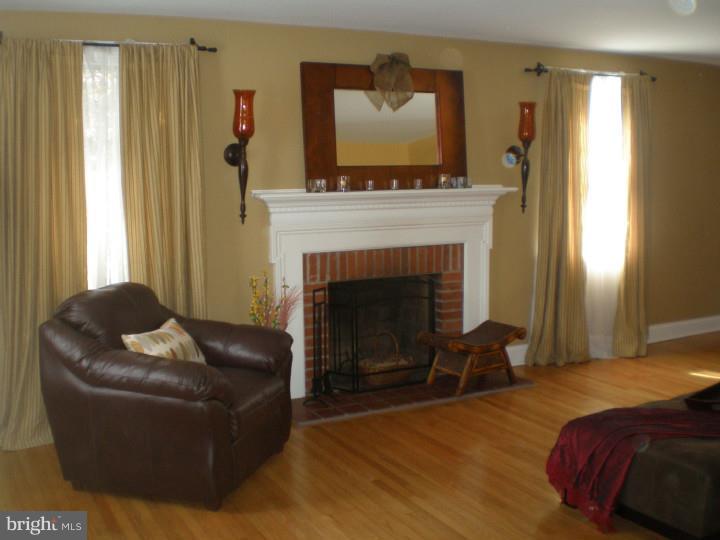 478 Thatcher Road Springfield, PA 19064 - Photo 7 of 25 Living Room