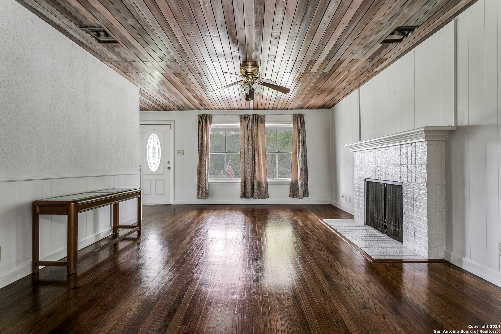 341 Tuttle Road Terrell Hills, TX 78209 - Photo 2 of 26