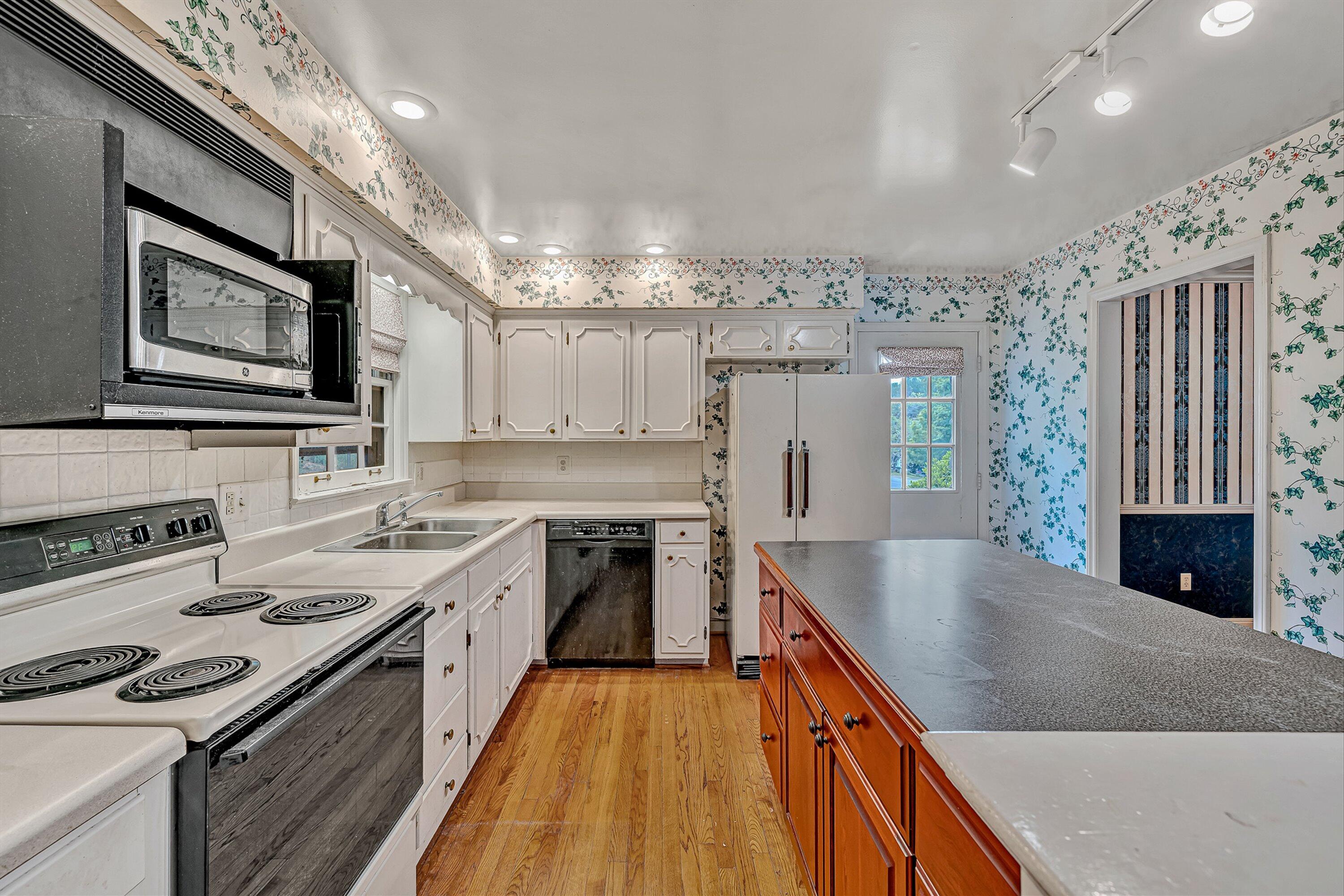 3331 Longhorn Road Roanoke, VA 24018 - Photo 8 of 30 08-VM-09692
