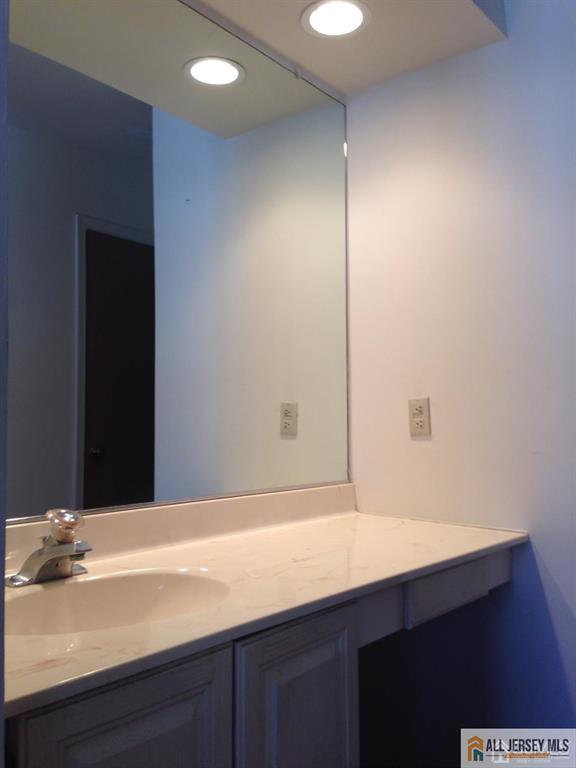 3304 Stonehedge Road Edison, NJ 08820 - Photo 5 of 8