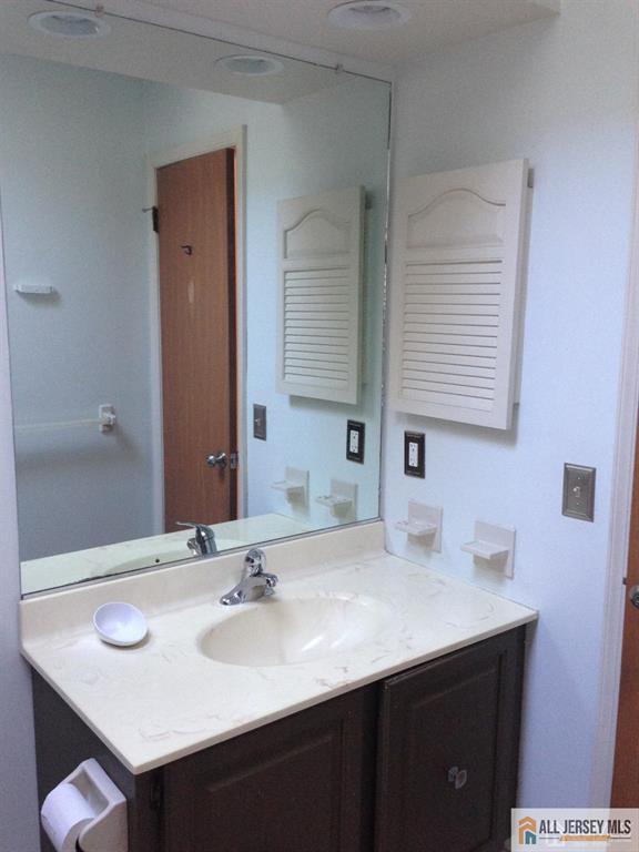 3304 Stonehedge Road Edison, NJ 08820 - Photo 6 of 8