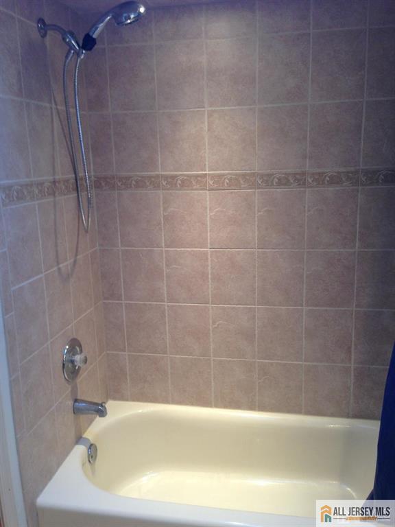 3304 Stonehedge Road Edison, NJ 08820 - Photo 7 of 8